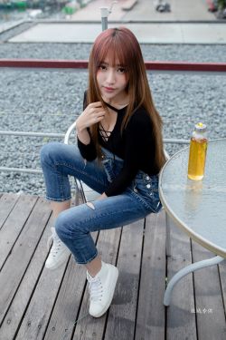 双胞胎姐妹齐上阵一